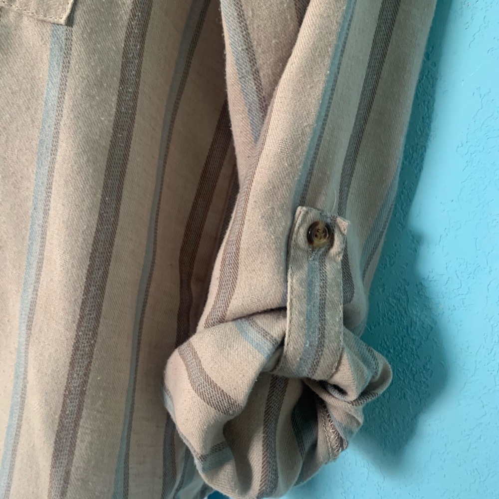 Love Notes Cropped Button Down - Picture 3 of 9